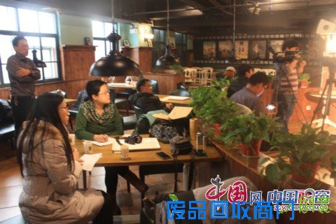 中国工艺美术家冯哲衡水文化讲堂谈剪纸艺术