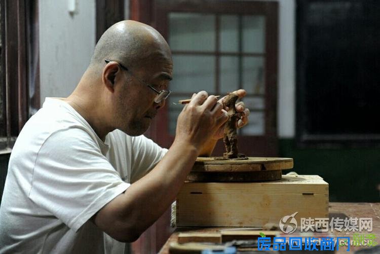 精心“刻画”的每一个人物（仇一凡生前照）。