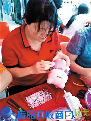 残疾朋友手工艺品销售不畅 盼爱心企业能来捧捧场