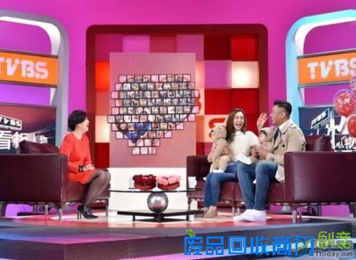 范玮琪夫妇带儿子上节目 飞翔兄弟变呆萌熊宝宝