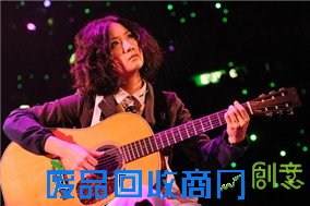 女星演唱会剃平头