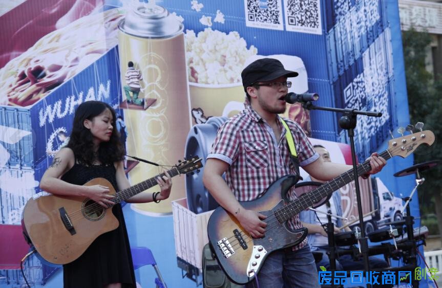 百瑞景“集装箱美食节”花样吃美食(组图)