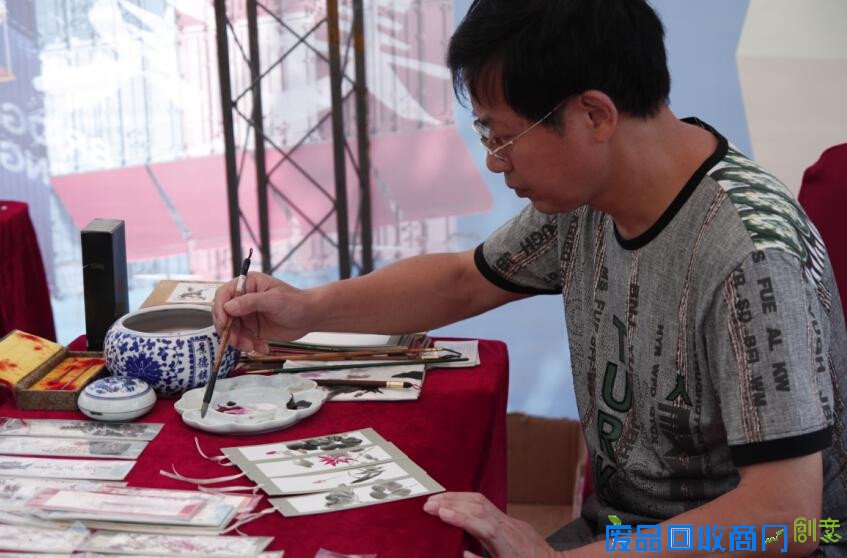 百瑞景“集装箱美食节”花样吃美食(组图)