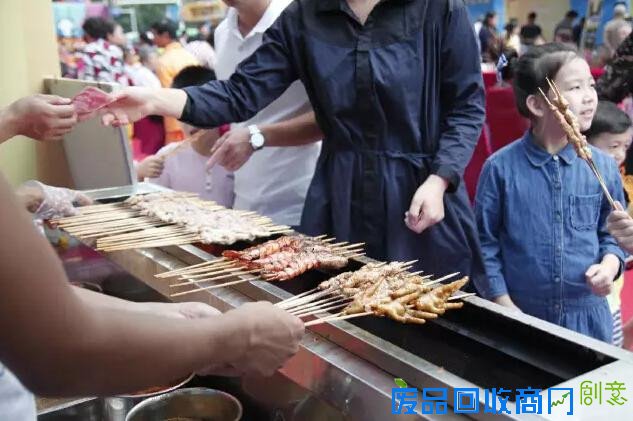 百瑞景“集装箱美食节”花样吃美食(组图)