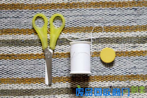 用废旧地毯DIY一个好看的手包