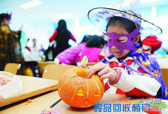 烟台海昌鲸鲨馆“海底万圣节” 越夜越鲸彩(图)