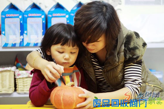 烟台海昌鲸鲨馆“海底万圣节” 越夜越鲸彩(图)