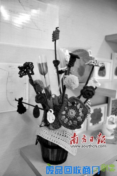 废物利用—编织小盆景。