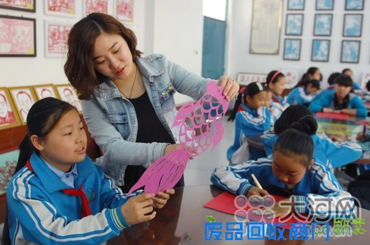 卫东区剪纸艺术进课堂 培养学生高雅情趣获好评