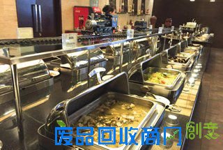 犀牛救小斑马不幸将其刺死