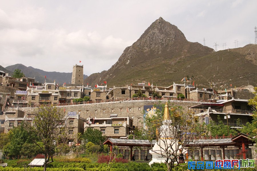 山坡上的白户大寨