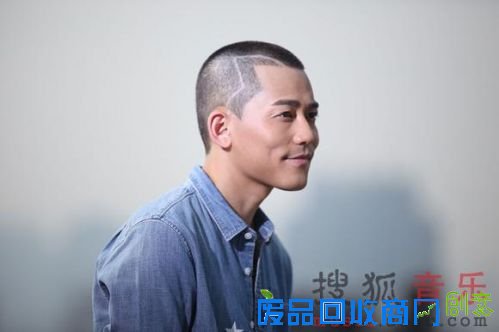 苏醒《Back Home》MV首播 儿时全家福首次曝光