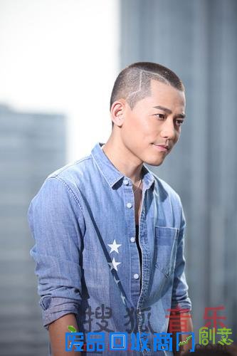 苏醒《Back Home》MV首播 儿时全家福首次曝光