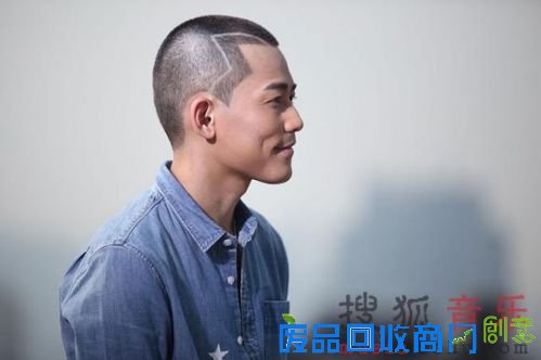 苏醒《Back Home》MV首播 儿时全家福首次曝光