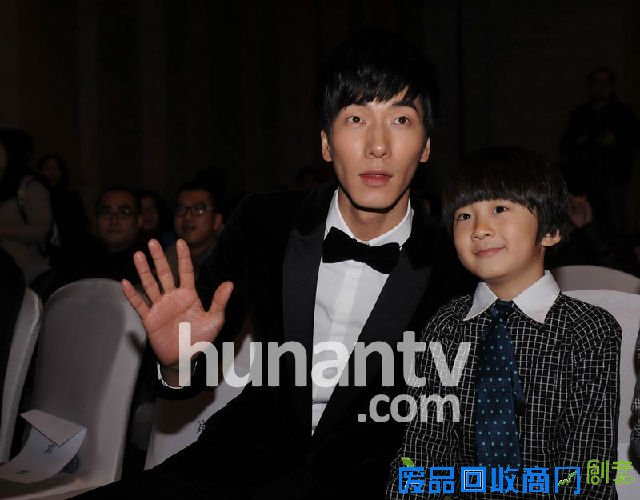 《爸爸去哪儿》萌娃星爸的后现代生活：王诗龄被黑王岳伦李湘发誓追究到底 张亮郭涛宣传同名电影天天放话田雨橙像老婆 森蝶天价代言田亮叶一茜美国度圣诞