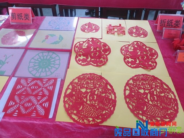 安阳县洪河屯乡中心校成功举行庆“六一”学生手工制作作品展评活动