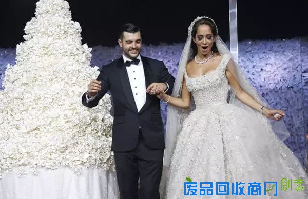 盘点全球奢华婚礼 天价礼服富贵逼人