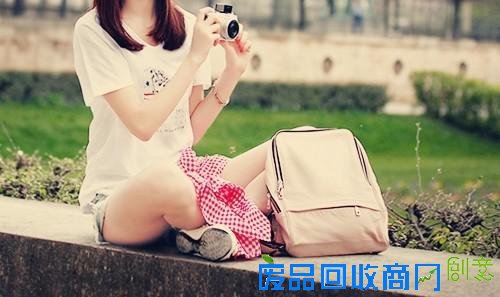 伤感的句子：时光的刻刀，在脸上记下它的年号