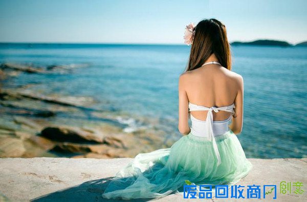 伤感的句子：时光的刻刀，在脸上记下它的年号