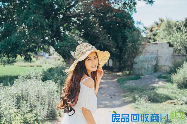 伤感的句子：时光的刻刀，在脸上记下它的年号