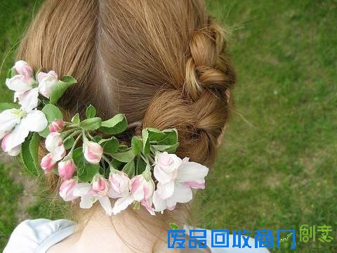 伤感的句子：时光的刻刀，在脸上记下它的年号