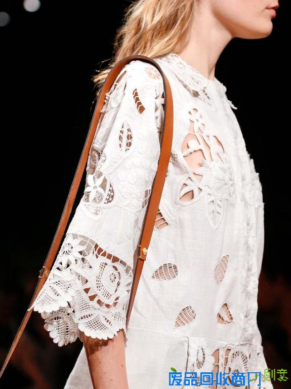 这才是中国风,时装上的中国剪纸艺术!