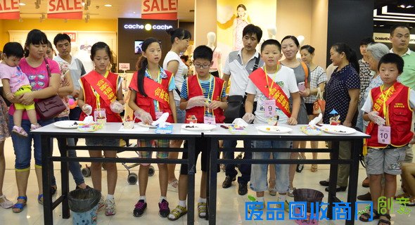 小朋友们展示作品