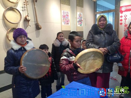 市委宣传部访惠聚工作组组织辖区居民参观非遗展