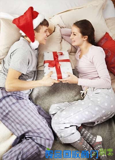 双语阅读：如何避免圣诞节送礼不当惹尴尬