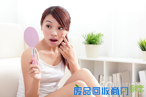 早秋干燥爱长痘 4大误区要注意！