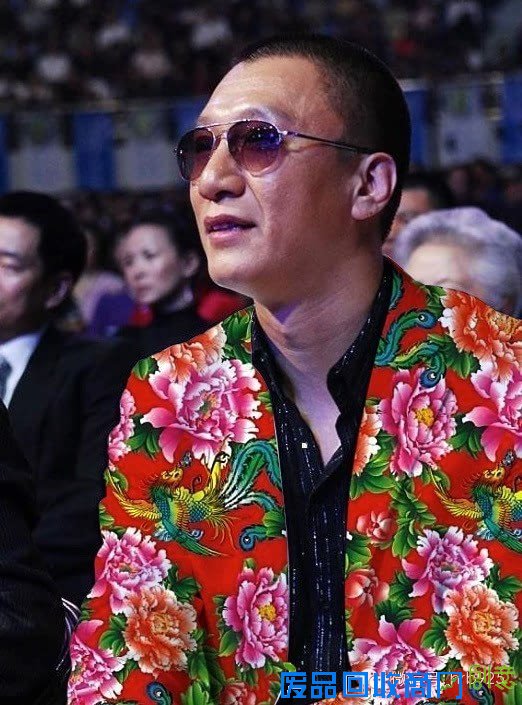 孙红雷、包贝尔等哈尔滨明星集体穿“花袄”！