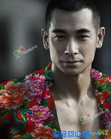 孙红雷、包贝尔等哈尔滨明星集体穿“花袄”！