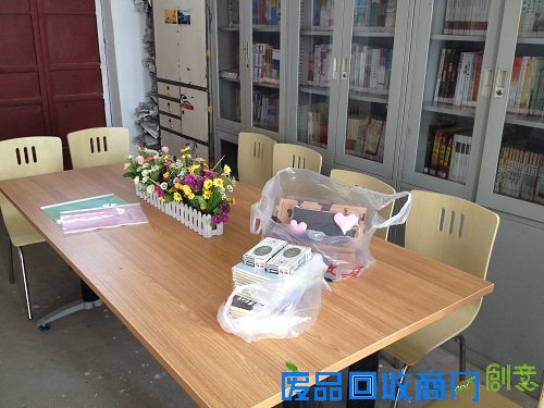 图书馆到女山湖镇冯郢村帮助指导农家书屋工作