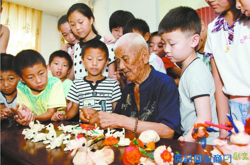 新浦民间艺人走进假日学校