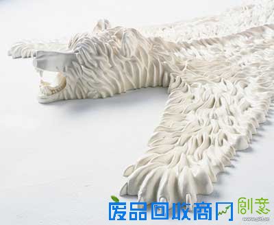  Eelko Moorer的 “熊皮”地毯