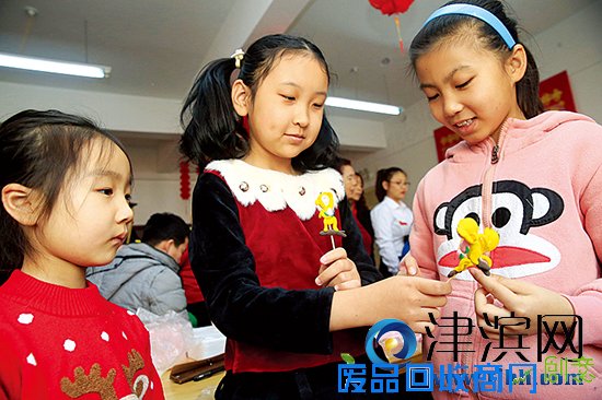 民俗荟萃迎新春 “非遗”糖画表演吸引众多孩子