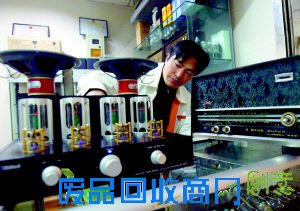 发烧友自制古董收音机养活一家人