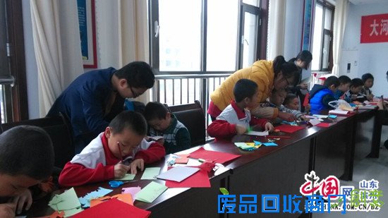 滨州众智社工剪纸活动进社区 与孩子们分享剪纸乐趣