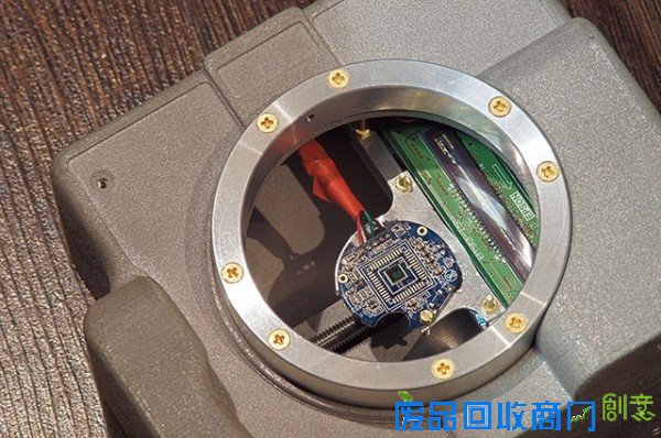 【DIY】摄影发烧友将爱普生扫描仪改装成1.43亿像素“照相机”