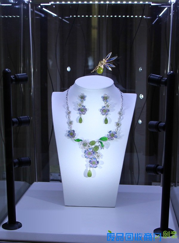 南玉工艺品亮相国际引发藏友浓厚兴趣