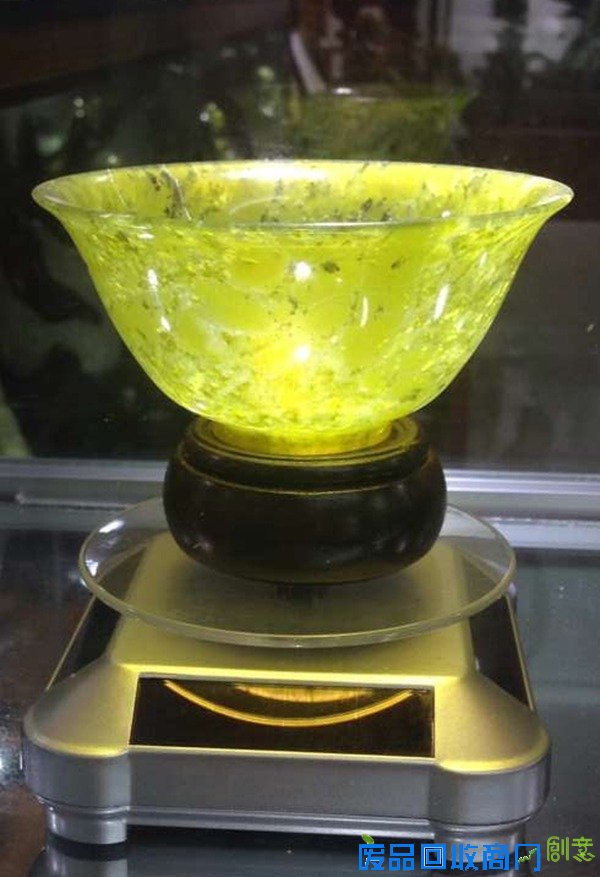 南玉工艺品亮相国际引发藏友浓厚兴趣