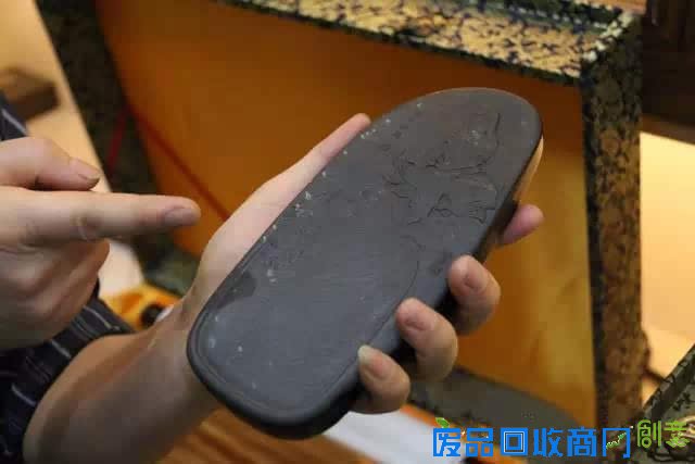 赚翻了，十年前5元买来的砚台现在价值30万！