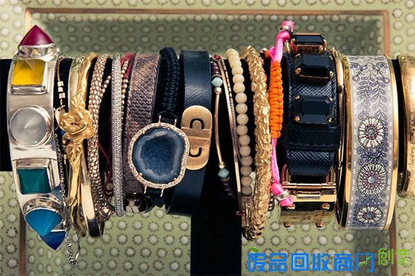 不会设计珠宝的辣妈不是好超模 米兰达可儿赢了！