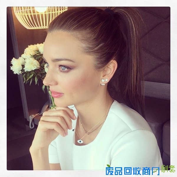 不会设计珠宝的辣妈不是好超模 米兰达可儿赢了！