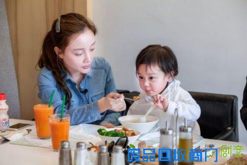 贾乃亮谈秀恩爱只为不犯错 盘点熊孩子逗比甜馨坑爹语录