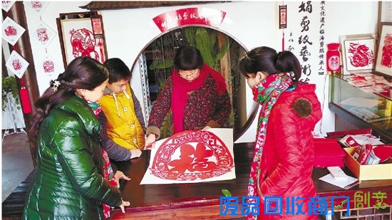 剪纸大师用指尖传承年俗