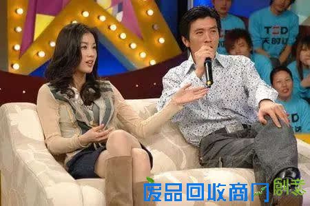 黄圣依为杨子父亲披重孝，“小三”终于上位啦！