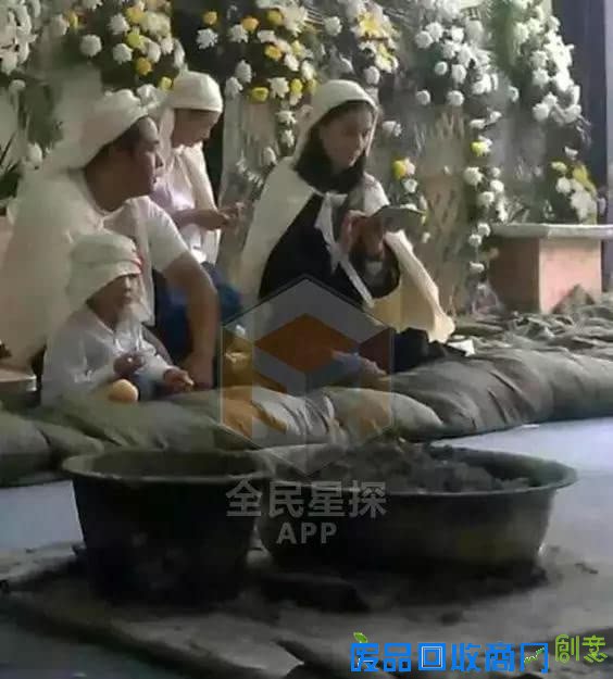 黄圣依为杨子父亲披重孝，“小三”终于上位啦！