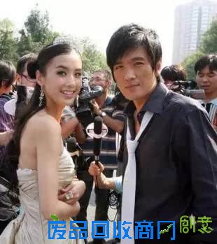 黄圣依为杨子父亲披重孝，“小三”终于上位啦！