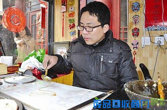 太原食品街里传统民间艺术受热捧